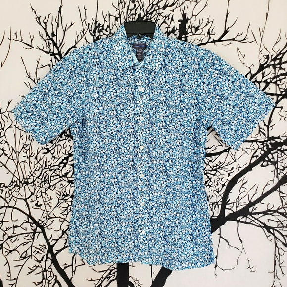 Van Heusen Other - VAN HEUSEN Blue Flower Button Up Shirt Short sleev